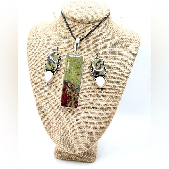 Dragon Bloodstone Jasper & Rainbow Moonstone Pendant & Earrings Set - Picture 8 of 10